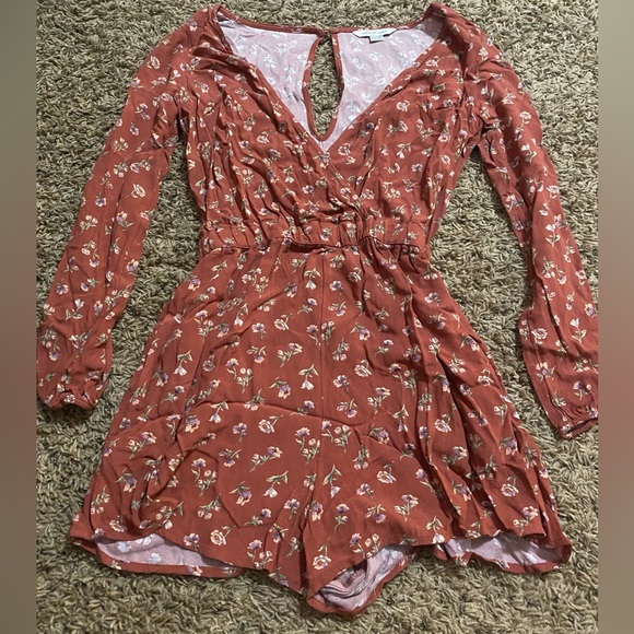 Women’s American Eagle Floral Romper - Picture 2 of 7